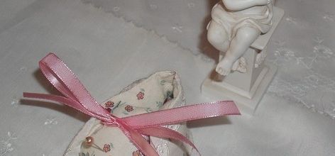 Chausson de bébé pique-épingles ou vide-poche