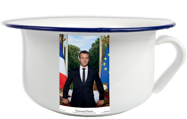 Le mug Macron "Made in Cagaland"
