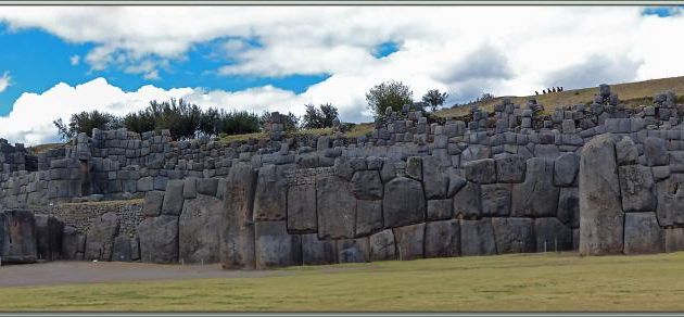 Les pierres cyclopéennes des remparts de la forteresse Sacsayhuamán - Cuzco - Pérou