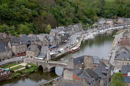 Dinan une ville de Bretagne nord aux beaux remparts.