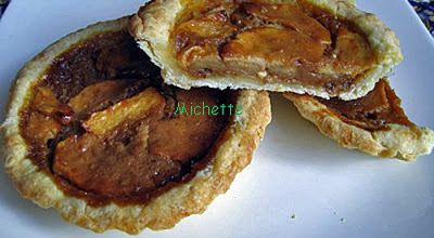 Tartelette en pâte sucrée, pomme et caramel d'abricot