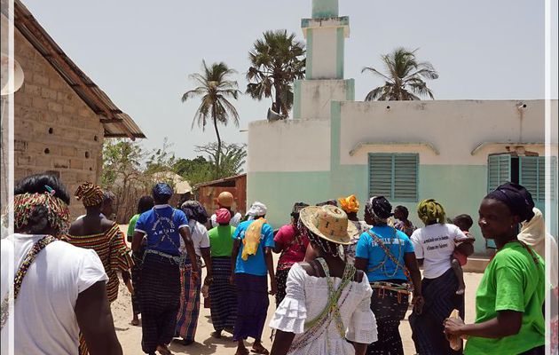 Nous sommes accueillis par des chants et des danses dans le village d'Ourong - Casamance - Sénégal