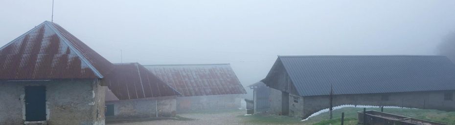 Sous les nuages à la croix des bergers