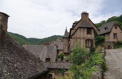 EB - Balade dans les rues de Conques...