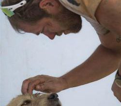 5 sportifs et un chien errant en Equateur