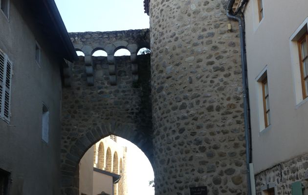 CHAMPDIEU  Eglise et Prieuré 