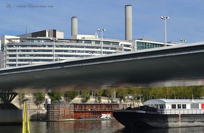 Symbole de la fin du XXe siècle, le pont Charles-de-Gaulle