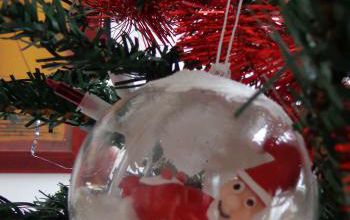 Boule de noël lutin sur ses nuages =)