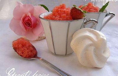 Granité à la fraise & meringues maison