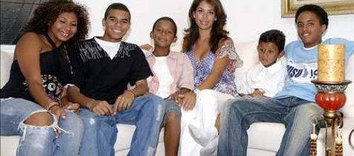 [RUMEUR]KATHERINE A MIS 4 DE SES PETITS ENFANTS A LA PORTE 
