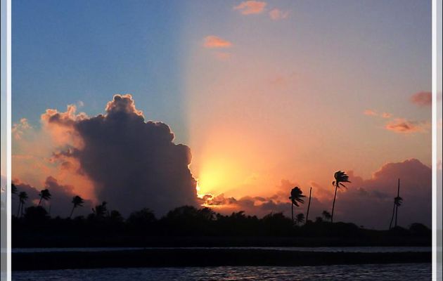 Vues panoramiques, au coucher de soleil, à partir du motu Aito - Fakarava sud - Polynésie française