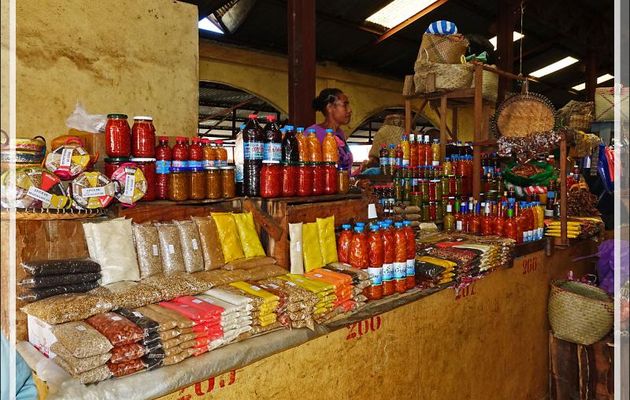 Marché de Hellville : le coin des épices - Nosy Be - Madagascar