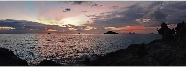 C'est terminé, la nuit s'installe sur Tsarabanjina ... C'est l'heure du cocktail du soir et du réveil des geckos - Mitsio - Madagascar