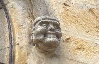 les têtes des archivoltes...