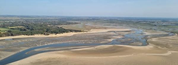 Erosion de la côte en Baie d'Authie. Les bigs bags balayés par la tempête.
