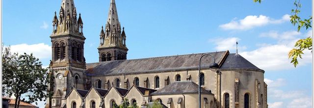 85 . Vendée - Les Essarts (2) - Eglise St Pierre