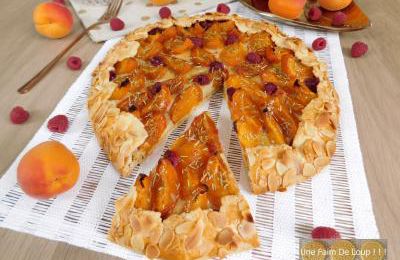 Tarte rustique aux abricots framboises & romarin 