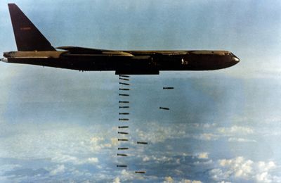 B-52 ou celle qui aimait Tolstoï, Thuân (Actes Sud)