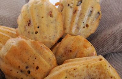 Mini- madeleines salées (tomates séchées, olives noires & herbes de provence)