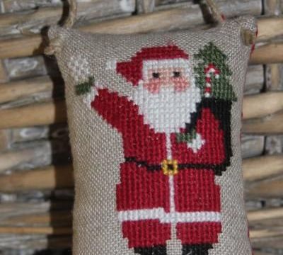 HO ! HO ! HO ! Voici la deuxième petite pendouille père Noël à suspendre...