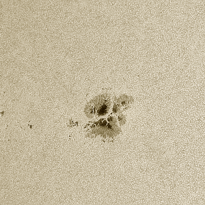 Les belles taches solaires AR 4062 et 4064 le 18 avril 2025