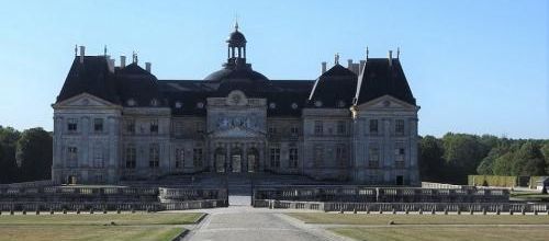 ... c'est pas Versailles, ici...