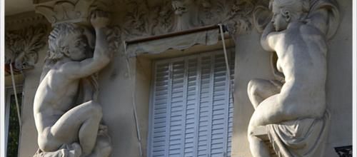 Paris 7ème : Cariatides et macarons au 148 rue de Grenelle