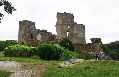 Le Château de Saissac et le village.