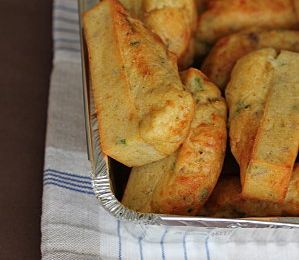 Mini-cakes thon, curry & ciboulette