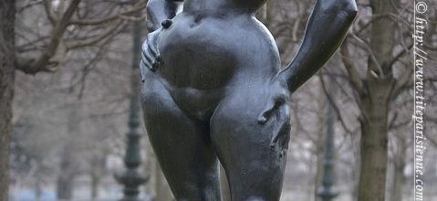 Le Jardin des Tuileries : Standing Woman