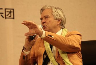 La poésie, victime de "politiciens déboussolés"