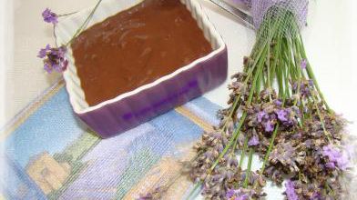 CRÈME AU CHOCOLAT À LA LAVANDE