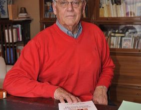  Claude Georges Picard : "Un piton séparé du reste du monde" préface de Jean-Charles Jauffret
