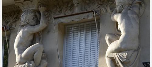 Paris 7ème : Cariatides et macarons au 148 rue de Grenelle