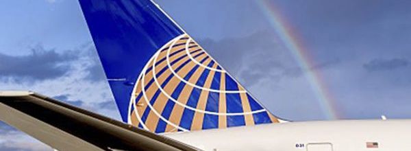 Un passager d’United Airlines attaché après avoir essayé d’ouvrir la porte d’un avion