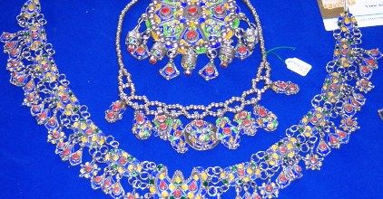 Une parure en argent de Béni Yenni, en Kabylie