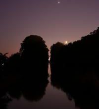 La Lune, Jupiter et Vénus à l'ouest