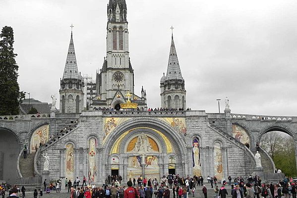 UNE JOURNEE A LOURDES