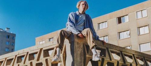 Eddy de Pretto sort Normal, nouveau clip du Kid