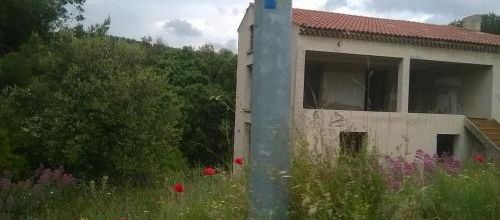 MAISON INACHEVEES ENCLAVE AUTOROUTIERE AUX PENNES MIRABEAU