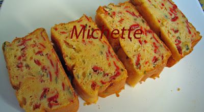 Cake aux piquillos, chèvre frais, tartare, basilic