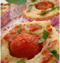 MINI CAKES À LA FRAISE