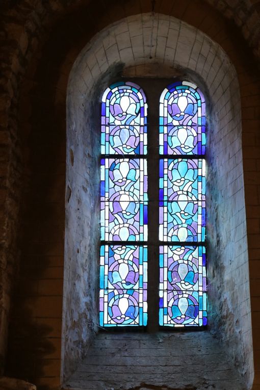 4 vitraux en diapo (flèche à droite ou à gauche)