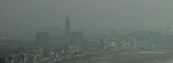 La plage dans la brume