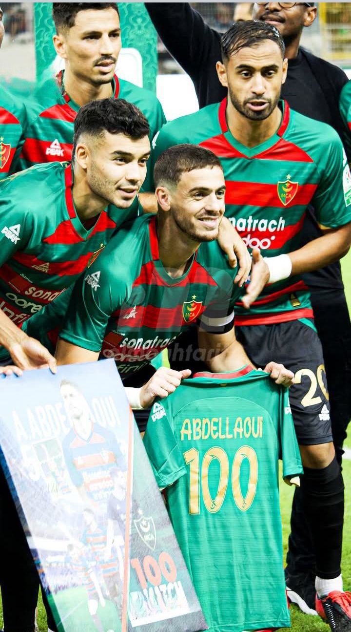 Mercredi 22.10.2025 MCA-Paradou AC 2-1 hommage à Abdellaoui Ayoub pour son 100ème match avec le Mouloudia 
