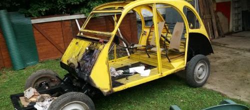 Un petit peu de boulot sur la 2cv jaune