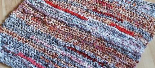 Un tapis carré en traphilo