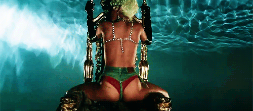 Rihanna - POUR IT UP (VIDEO)