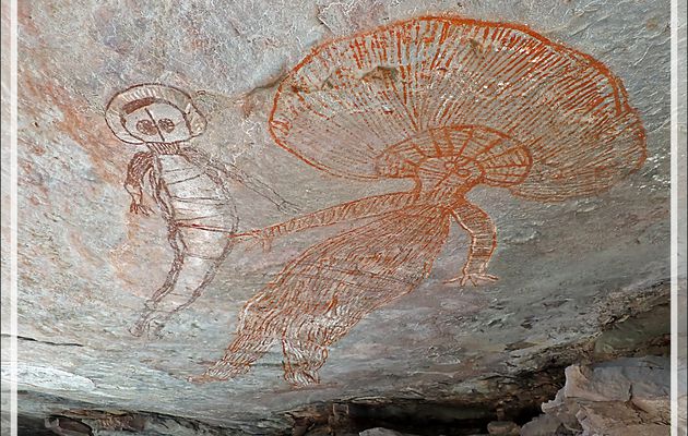 Peintures rupestres "Wandjina" anthropomorphes, sans bouche, représentant des divinités aborigènes, et des dessins zoomorphes plus ou moins représentatifs d'animaux - Swift Bay - Wunambal Gaambera - Mitchell Plateau - Kimberley - Australie