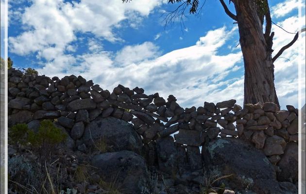 Mur-dentelle à l'île Taquile - Lac Titicaca - Pérou